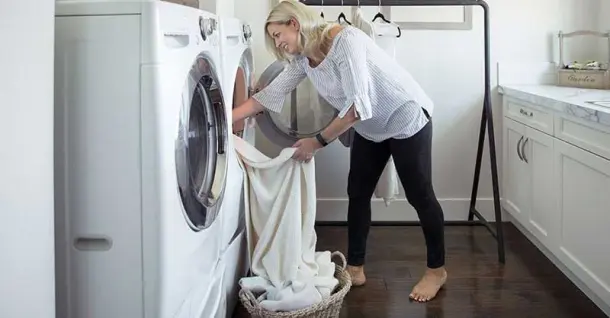 Máy sấy quần áo có khô không?