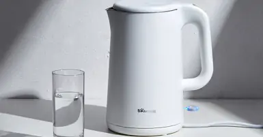 Bình đun nước siêu tốc bằng nhựa có hại không?