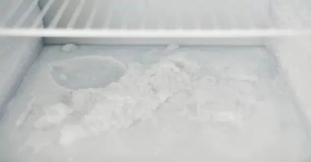 Ngăn mát tủ lạnh bị đóng tuyết - Nguyên nhân và cách khắc phục hiệu quả