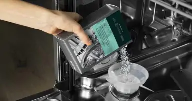 Máy rửa bát Bosch báo hết muối và cách xử lý hiệu quả