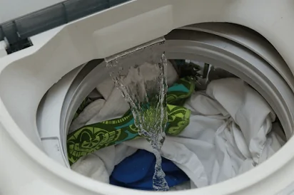 Vì sao máy giặt xả nước nhưng không quay