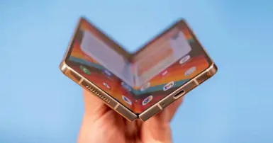 Đánh giá độ bền bỉ: Samsung Galaxy Z Fold4 gập được bao nhiêu lần?