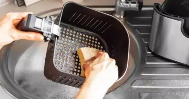 Nguyên nhân và cách xử lý nồi chiên không dầu bị rỉ sét hiệu quả tại nhà