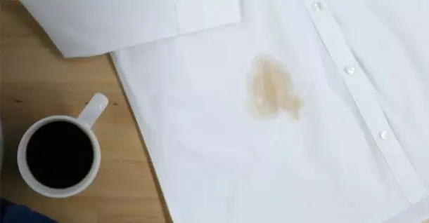 Bí quyết tẩy cà phê dính trên áo trắng hiệu quả