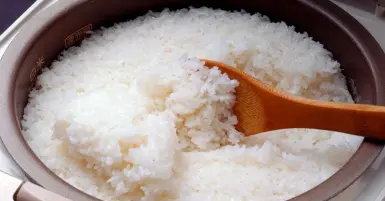 Nguyên nhân và cách khắc phục khi nồi cơm điện bị trào nước