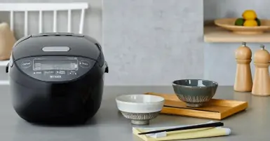 Nguyên nhân và cách khắc phục khi nồi cơm điện bị dính nước