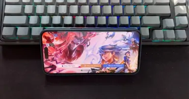 Leo rank Liên Quân Mobile với iPhone 15 với tốc độ nhanh chóng cùng thao tác mượt mà