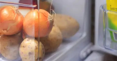 Có nên bỏ hành tây trong tủ lạnh không?