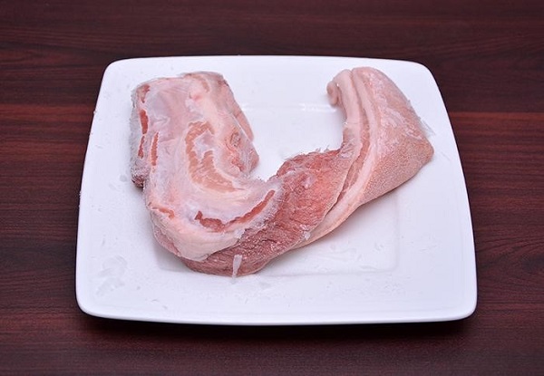 Hướng dẫn c&aacute;ch d&ugrave;ng l&ograve; vi s&oacute;ng r&atilde; đ&ocirc;ng thực phẩm