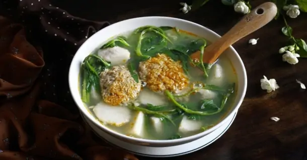 Cách nấu canh rau cải thơm ngon với 3 công thức dễ làm tại nhà