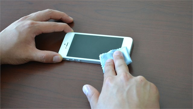 Mẹo hay gi&uacute;p bạn x&oacute;a bỏ vết xước tr&ecirc;n m&agrave;n h&igrave;nh điện thoại