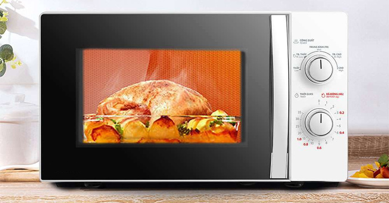 Dùng lò vi sóng có hại không? Lợi ích và tác hại bạn cần biết