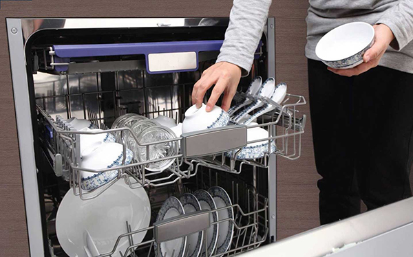 Sắp xếp chén dĩa đúng cách, đơn giản trong máy rửa chén