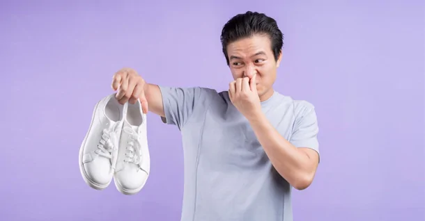 Làm thế nào để đánh bay mùi hôi giày một cách tự nhiên?
