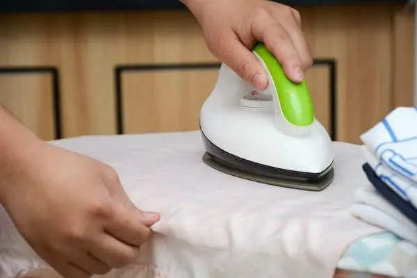 Cách ủi đồ đẹp và nhanh chóng Bí quyết để quần áo luôn trông mới và tươi sáng