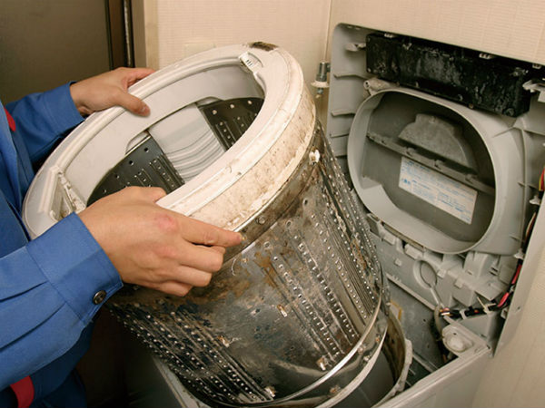 Máy giặt có mùi hôi do đâu? Cách khắc phục hiệu quả