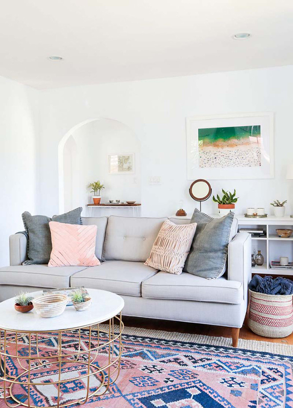 Sự kết hợp giữa màu sắc và chất liệu của thảm trải sàn phòng khách mang đến cảm giác ấm áp và êm dịu cho ngôi nhà của bạn. Hãy xem bức hình thảm trải sàn phòng khách để cảm nhận sự hòa quyện của chúng.