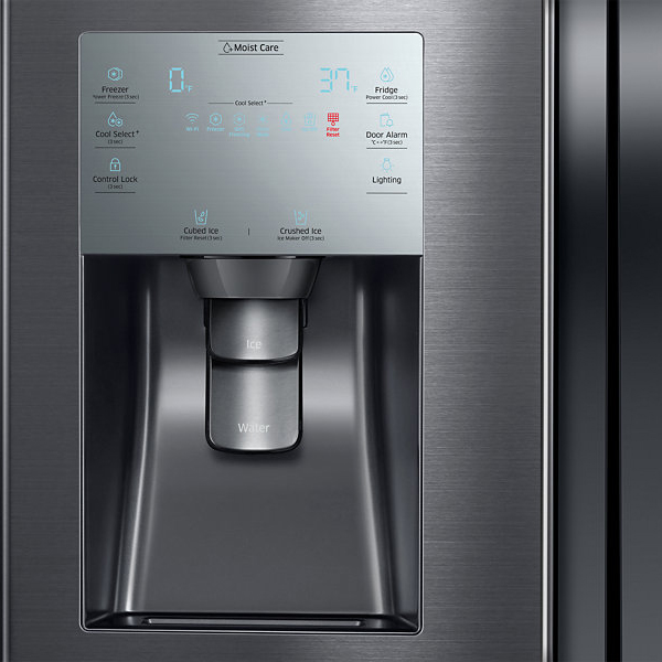 Tủ lạnh Samsung Multidoor RF56K9041SG có khả năng làm đá tự động và bảng điều khiển đặt ngoài tủ.