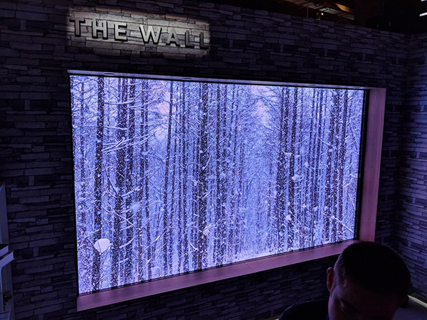 Ảnh thực tế của chiếc tivi Samsung The Wall 146 inch có thể thay đổi kích cỡ
