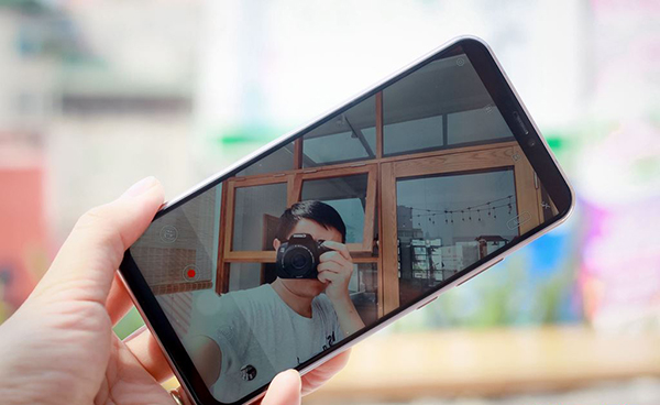Đánh giá Asus ZenFone5 chính thức tại Việt Nam: Màn hình tai thỏ, camera kép xóa phông, hiệu năng mạnh mẽ