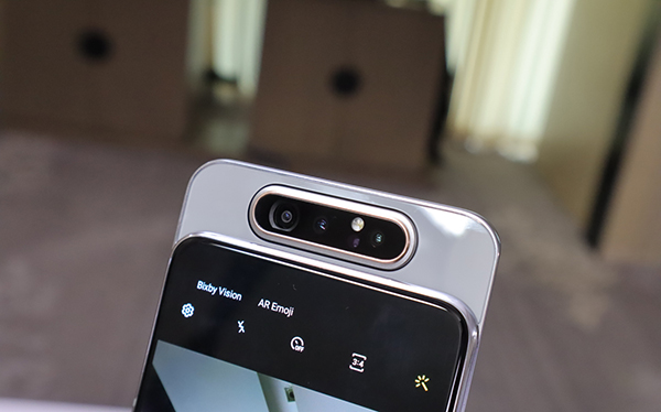 Đánh giá Samsung Galaxy A80: Camera “thụt thò” độc đáo, RAM 8GB, giá bán từ 14,99 triệu đồng 