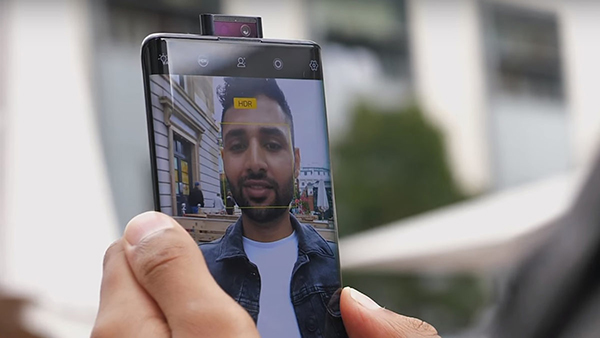 Vivo chính thức ra mắt mẫu smartphone mới với thiết kế màn hình thác đổ