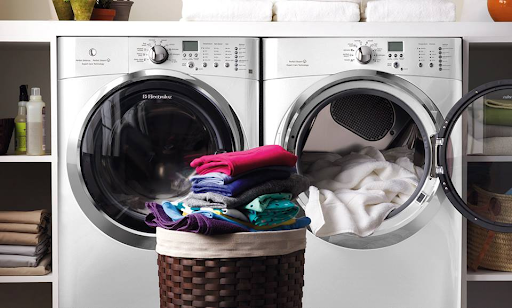 Khắc phục sự cố máy giặt xả nước nhưng không quay bằng cách phân bổ lại khối lượng quần áo phù hợp