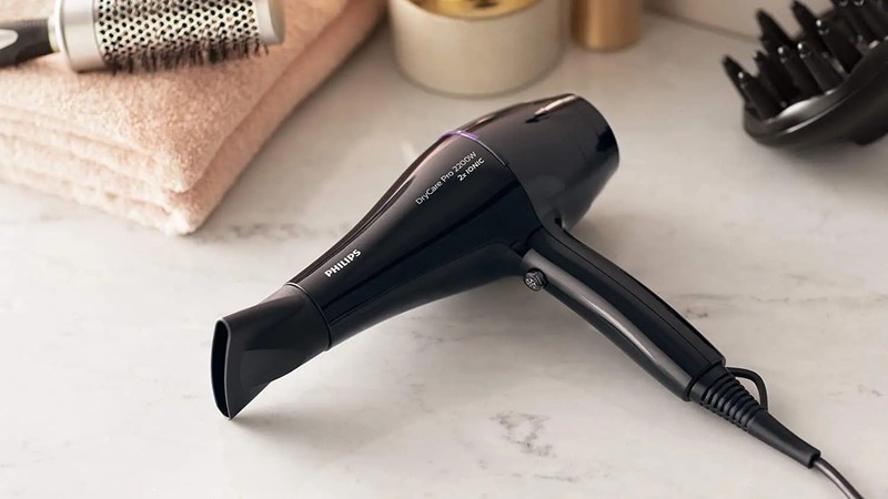Thiết kế sang trọng của máy sấy tóc Philips với đầu sấy tạo kiểu độc đáo.