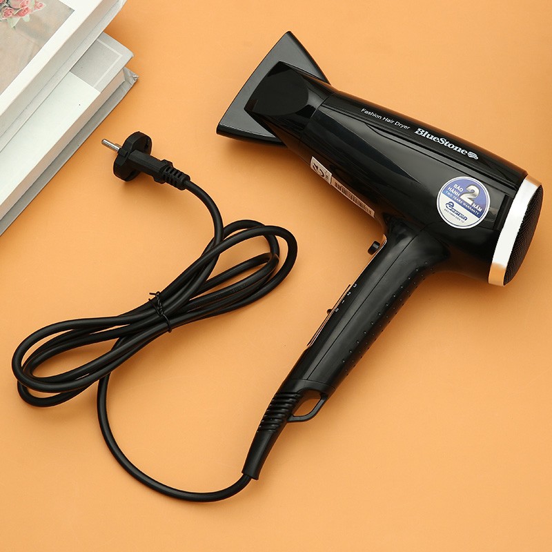 Máy sấy tóc Bluestone được yêu chuộng bởi công suất lớn và tốc độ sấy khô nhanh chóng.