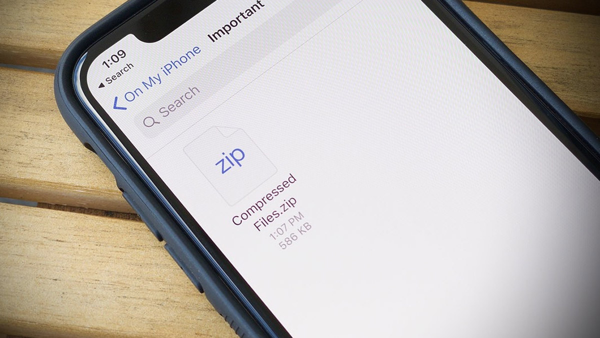 mở file Zip trực tiếp trên điện thoại iPhone hoặc thông qua các ứng dụng thứ 3.