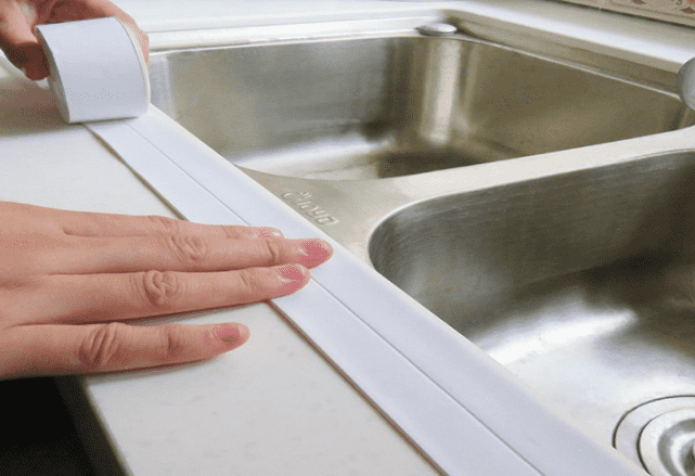 Cách sửa bồn rửa bát bị rỉ nước do hở chậu rửa và mặt bàn bếp bước 2