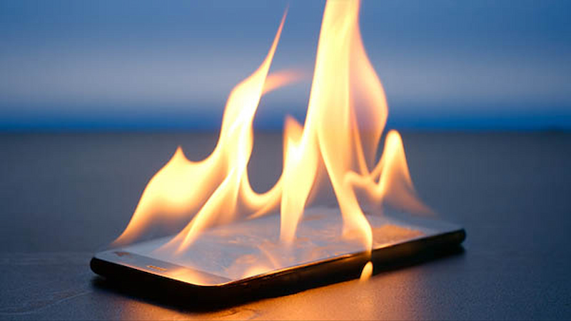 Không sạc điện thoại Samsung khi máy đang nóng 
