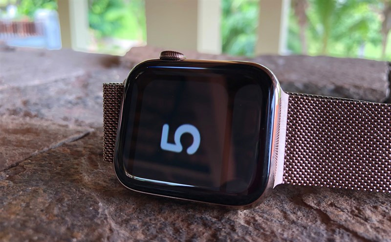 Apple Watch bị lỗi màn hình phóng to hiển thị