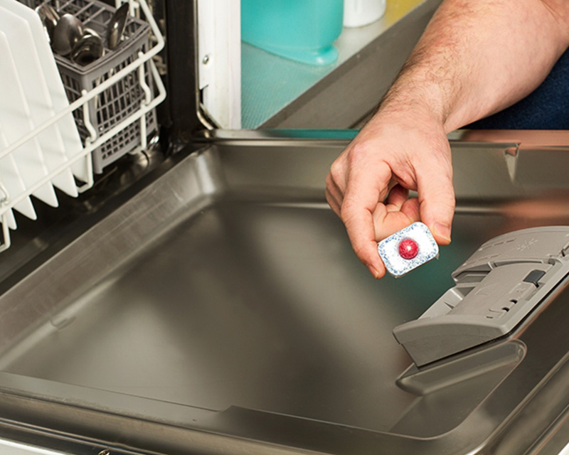 Cách sử dụng máy rửa chén hiệu quả với viên rửa chén