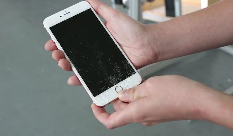 Điện thoại rơi vỡ ảnh hưởng đến bộ nguồn của iphone