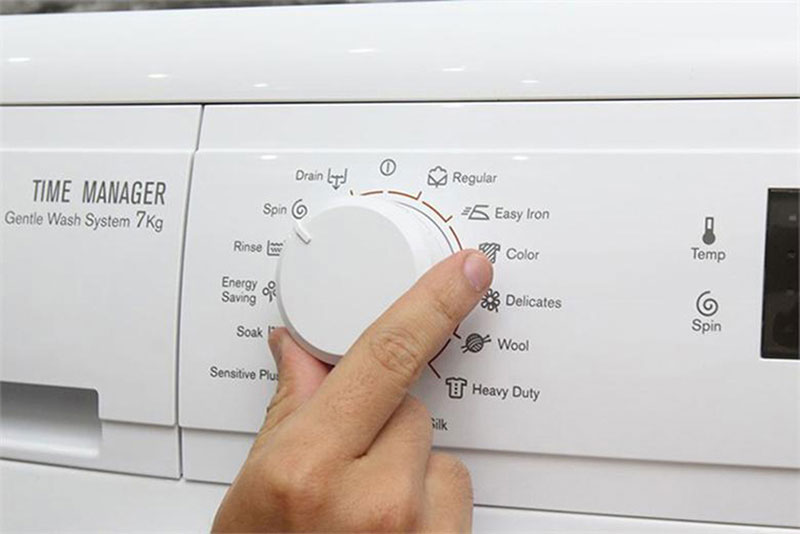 Sử dụng chế độ giặt nước nóng vừa sạch vi khuẩn, vừa khô nhanh hơn.