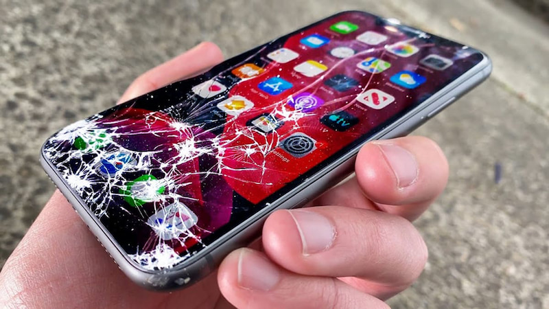 Rơi vỡ điện thoại khiến iPhone tự tắt nguồn liên tục 