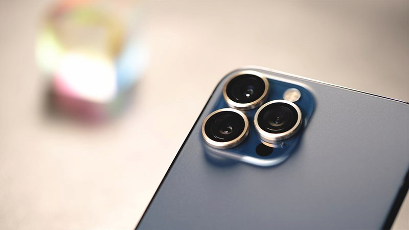 Sử dụng cường lực để bảo vệ camera iPhone 13 Pro Max 
