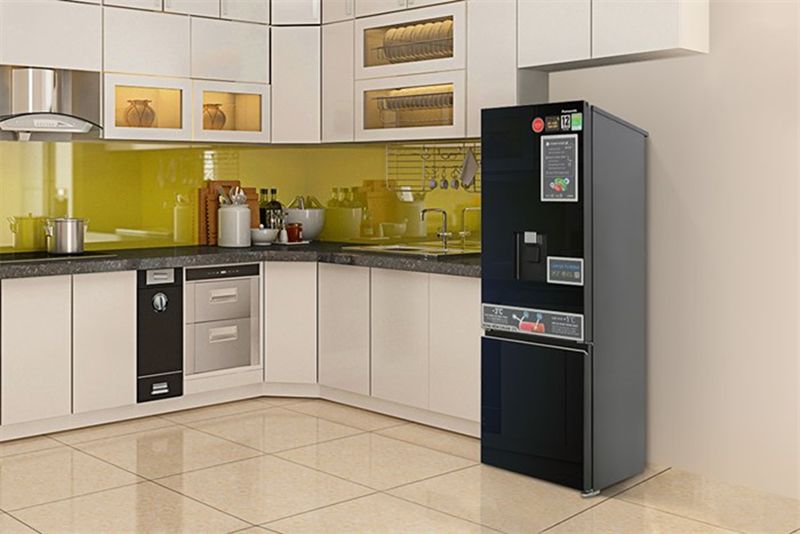 Tủ lạnh Panasonic có thiết kế tinh tế, sắc nét mang lại cảm giác hiện đại.