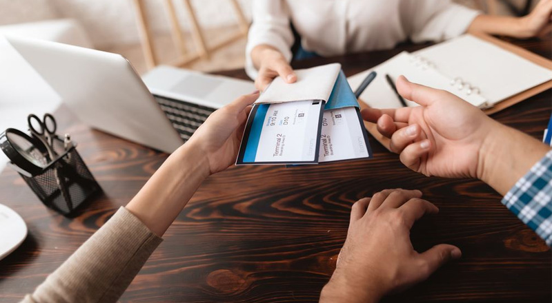 Đặt vé máy bay qua website của đại lý bán vé uy tín 