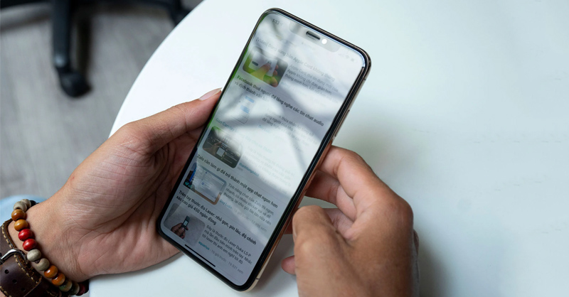 Apple đang nghiên cứu màn hình iPhone chống nhìn trộm