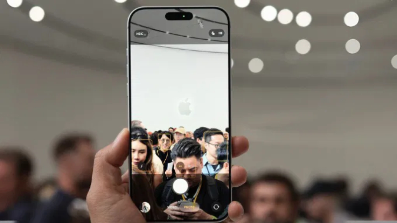 iPhone 17 Pro sẽ là model cao cấp cuối sử dụng chấm tròn cho camera selfie