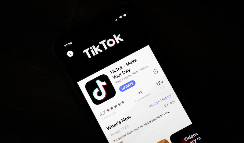 Cập nhật lại Tiktok để thử khắc phục khi video Tiktok bị ẩn