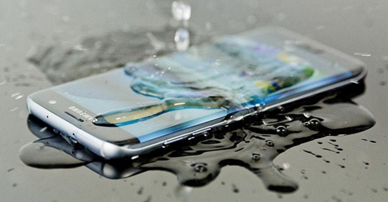 Chuẩn IP xác định mức độ bảo vệ của điện thoại khỏi bụi và nước