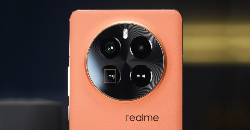 Cụm camera được thiết kế theo khung tròn lớn của Realme GT5 Pro