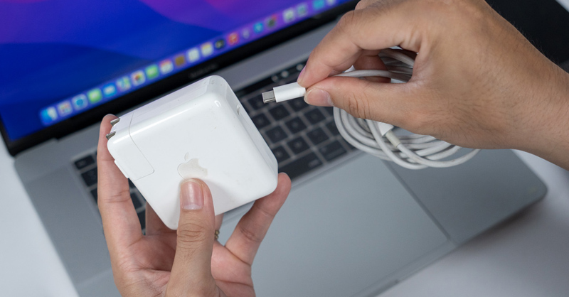 Dùng sạc MacBook cho iPhone giúp tiết kiệm chi phí và thời gian sạc