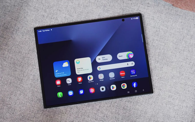 Màn hình 10 inch rộng lớn của Galaxy Z TriFold