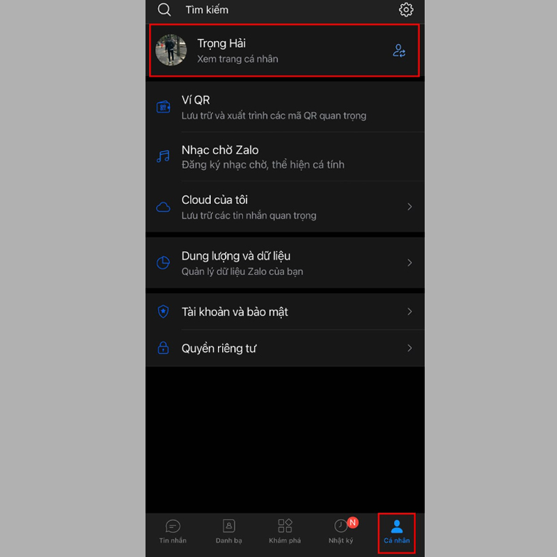 Mở ứng dụng Zalo, chọn biểu tượng Cá nhân ở góc dưới bên phải màn hình