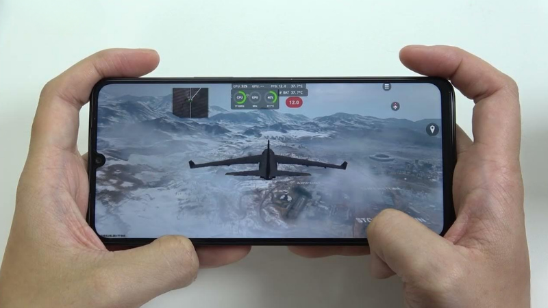 Vivo Y04 chơi game tốt, pin trâu