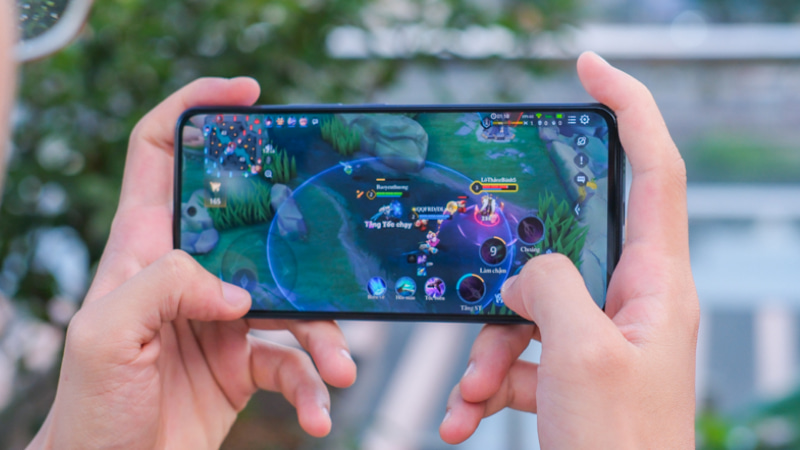 Vivo Y100 chơi game tốt, pin trâu